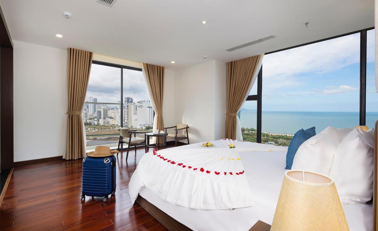 Miracle Luxury Nha Trang Hotel Exterior photo