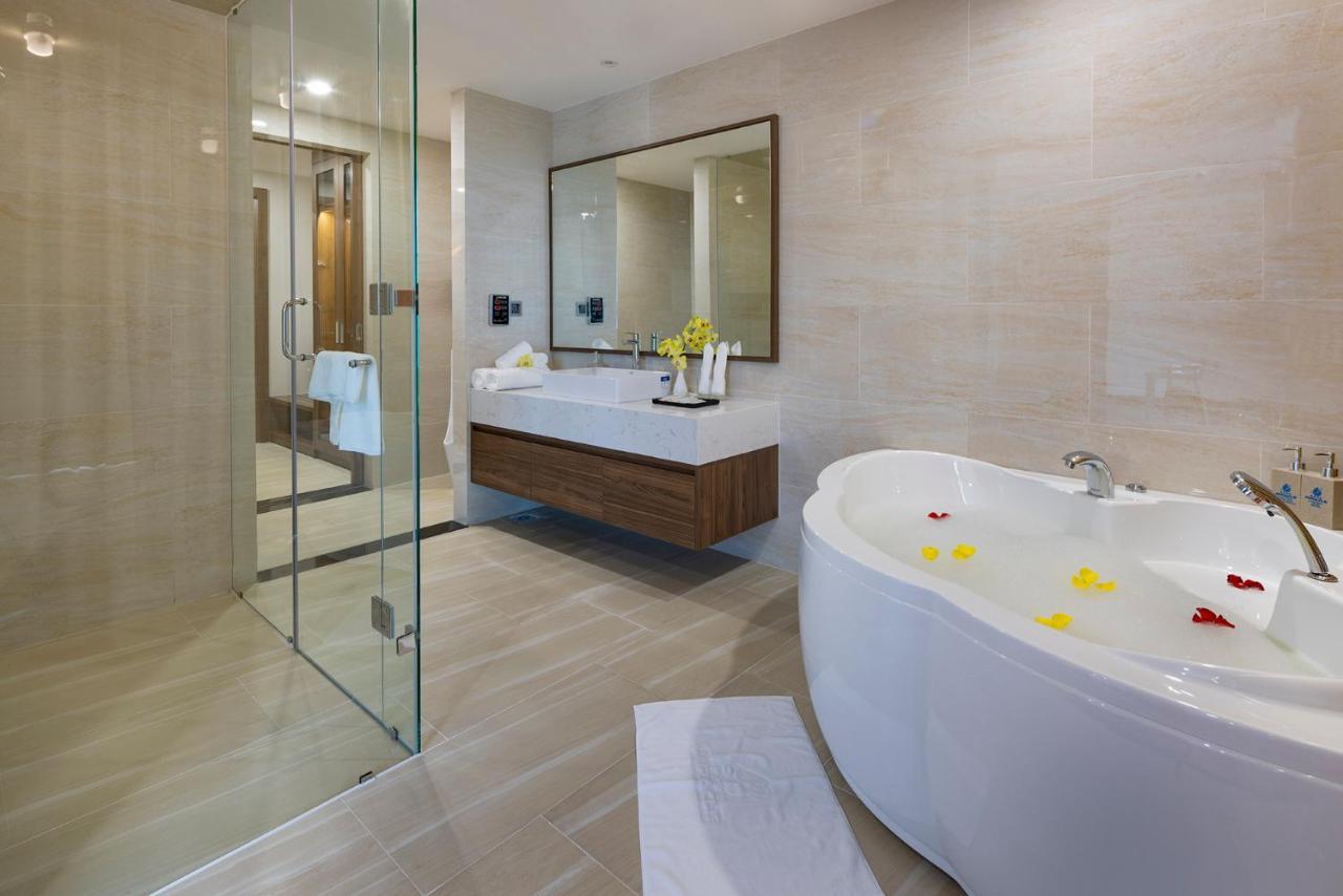 Miracle Luxury Nha Trang Hotel Exterior photo