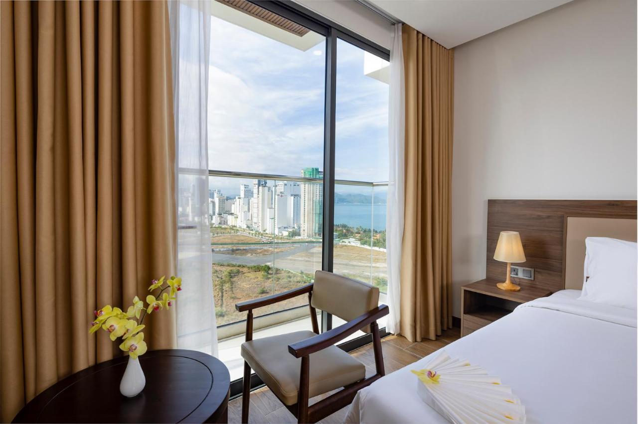 Miracle Luxury Nha Trang Hotel Exterior photo