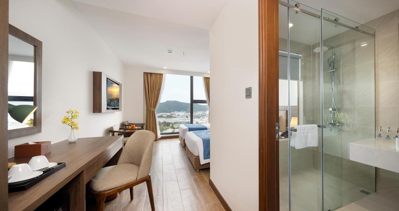 Miracle Luxury Nha Trang Hotel Exterior photo