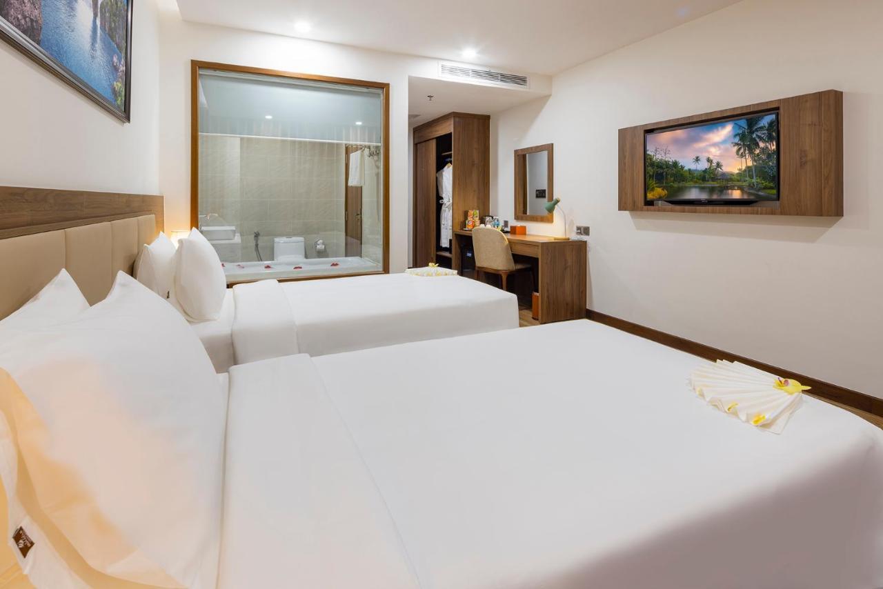 Miracle Luxury Nha Trang Hotel Exterior photo