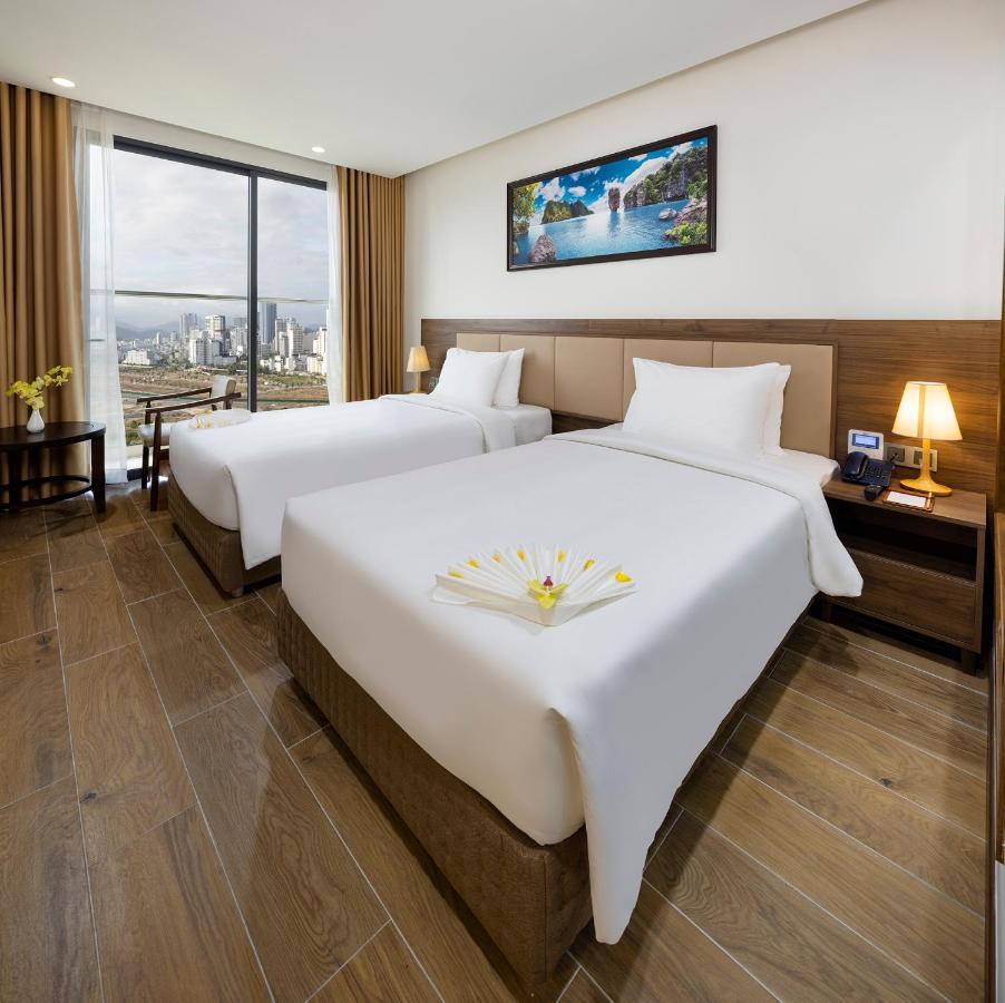 Miracle Luxury Nha Trang Hotel Exterior photo