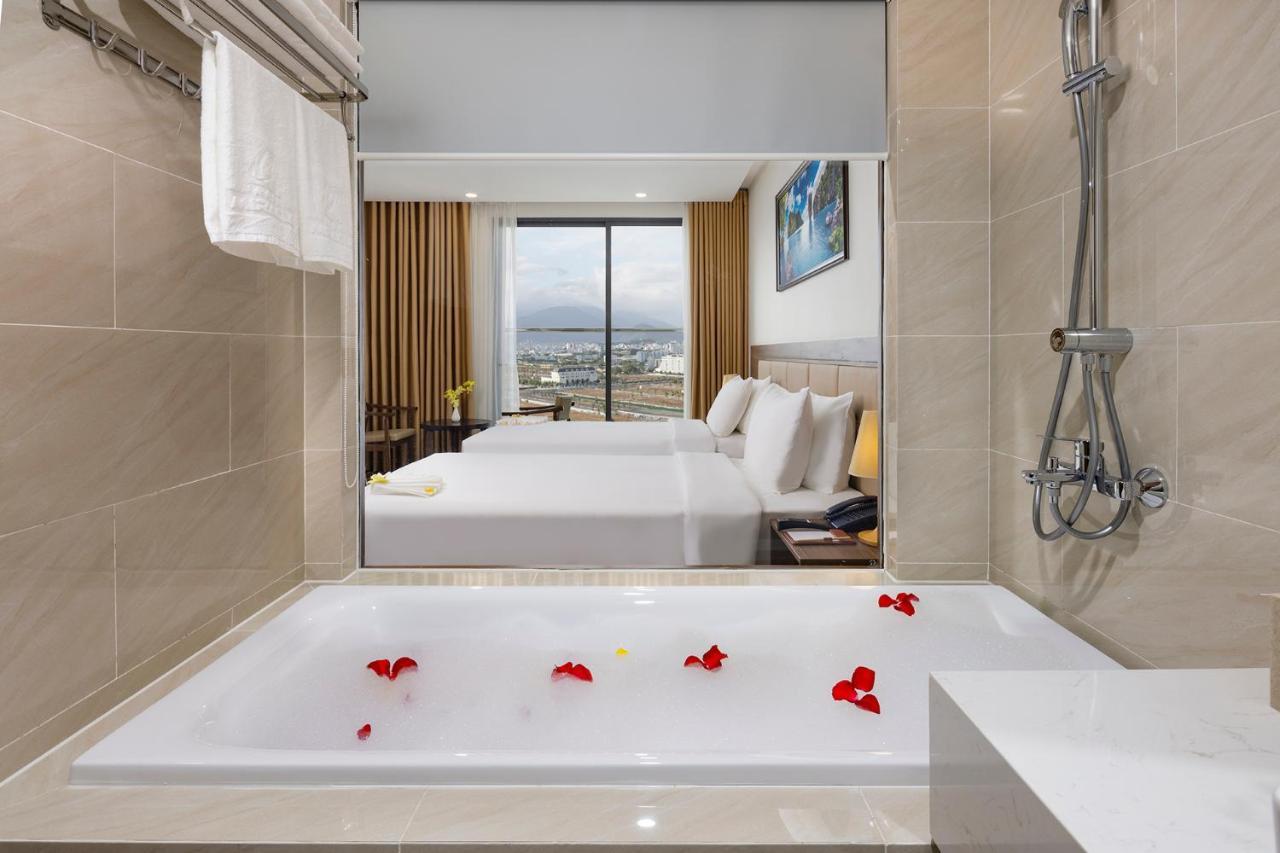 Miracle Luxury Nha Trang Hotel Exterior photo