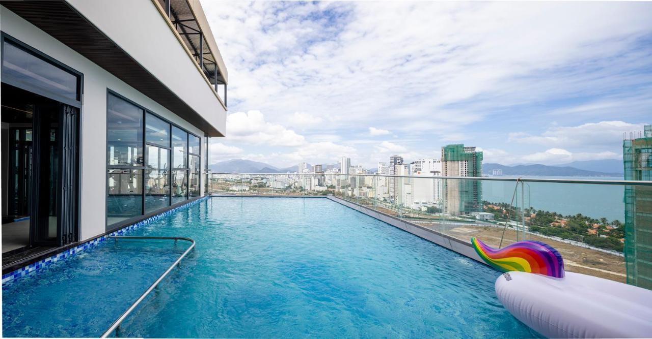 Miracle Luxury Nha Trang Hotel Exterior photo