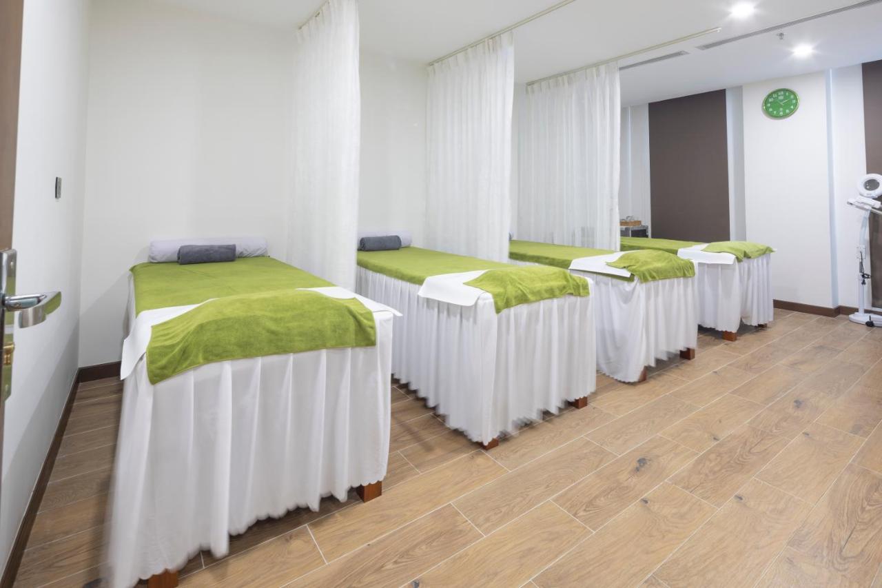Miracle Luxury Nha Trang Hotel Exterior photo