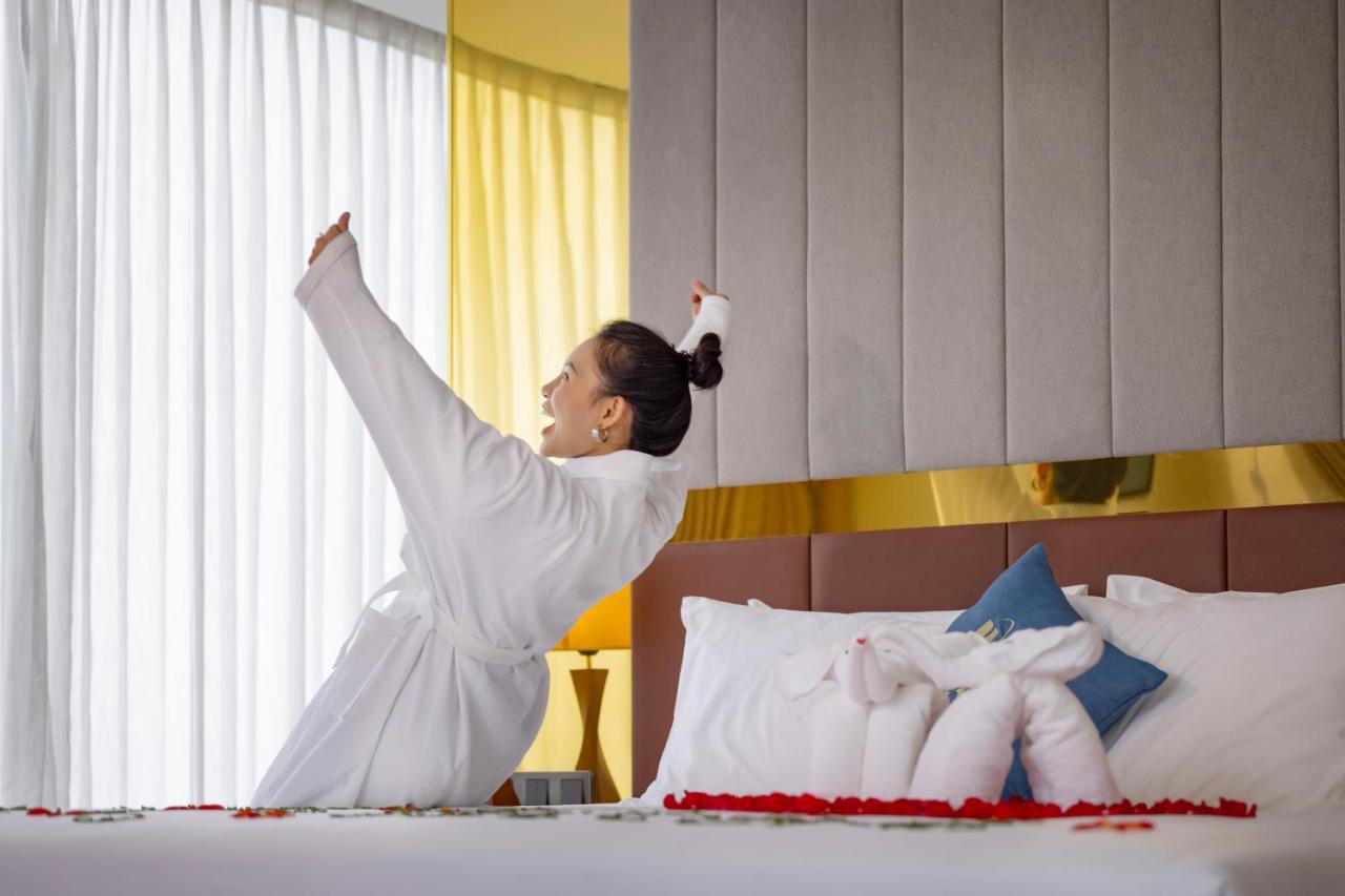 Miracle Luxury Nha Trang Hotel Exterior photo
