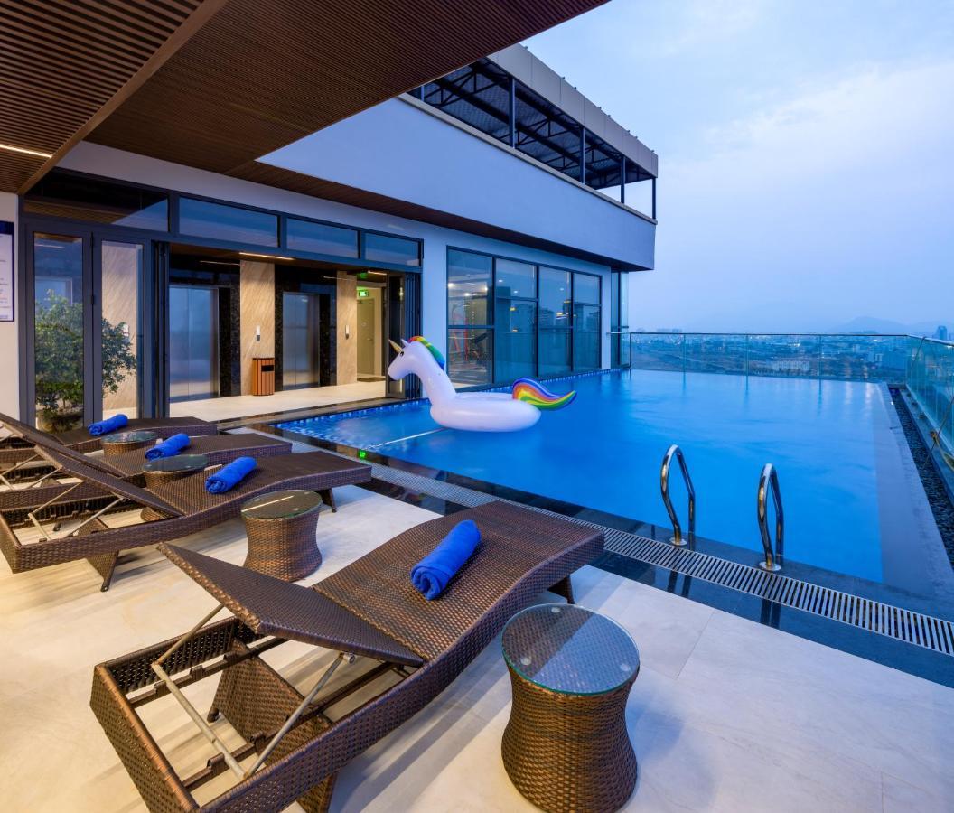 Miracle Luxury Nha Trang Hotel Exterior photo